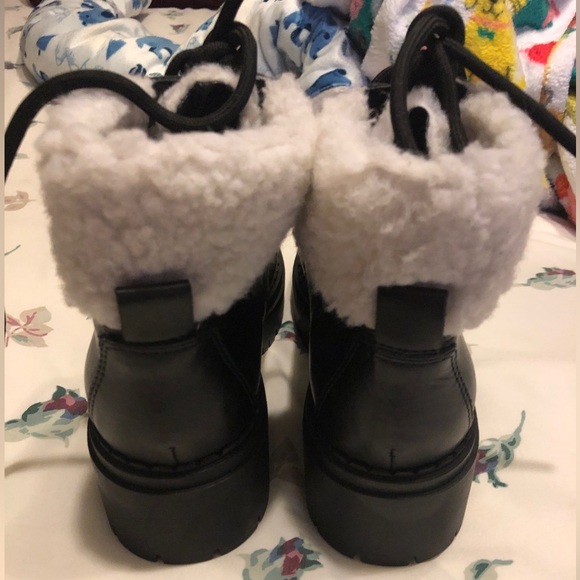 Winter Boots - Picture 4 of 9